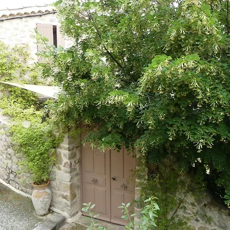Les Vieux Murs Couette-café *