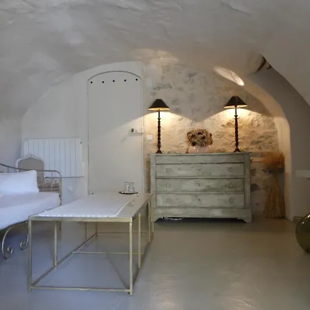 Les Vieux Murs Couette-café